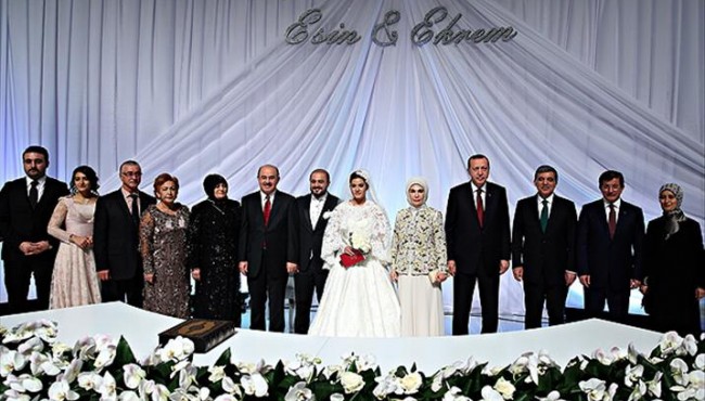 Erdoğan ile Davutoğlu Nikah Şahitliği Yaptı