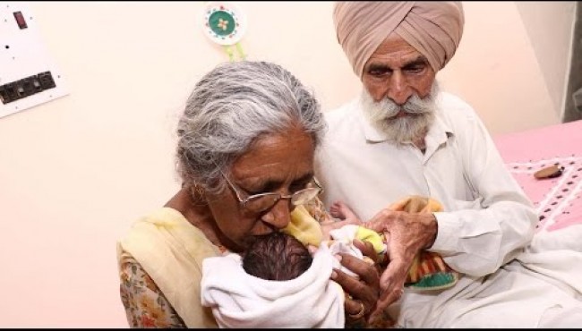 Hindistan'da Annelik Duygusunu İlk Defa 70 Yaşında Tadan Kadın